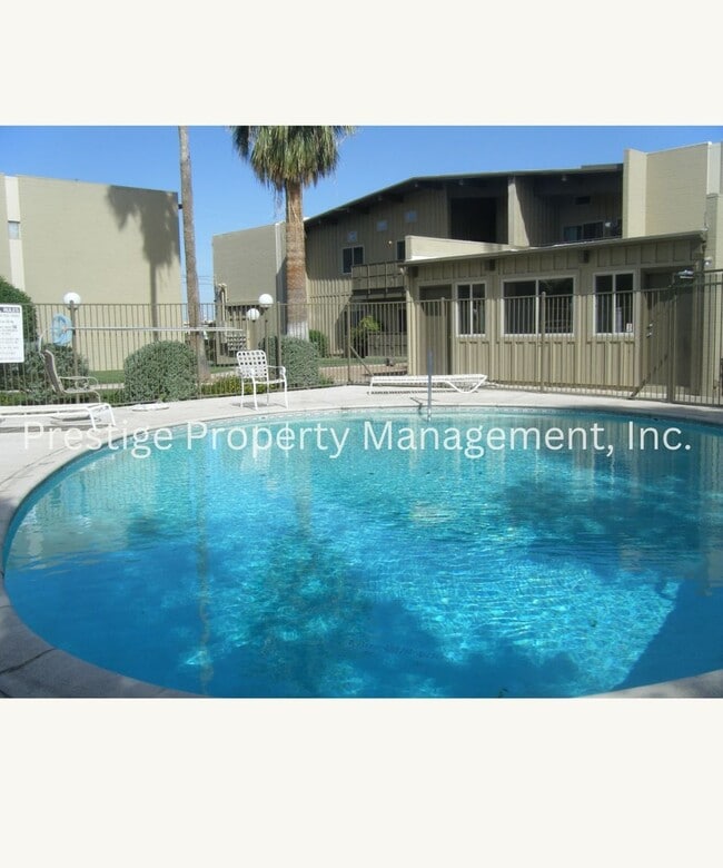 Building Photo - >>Central Gem With Community Pool