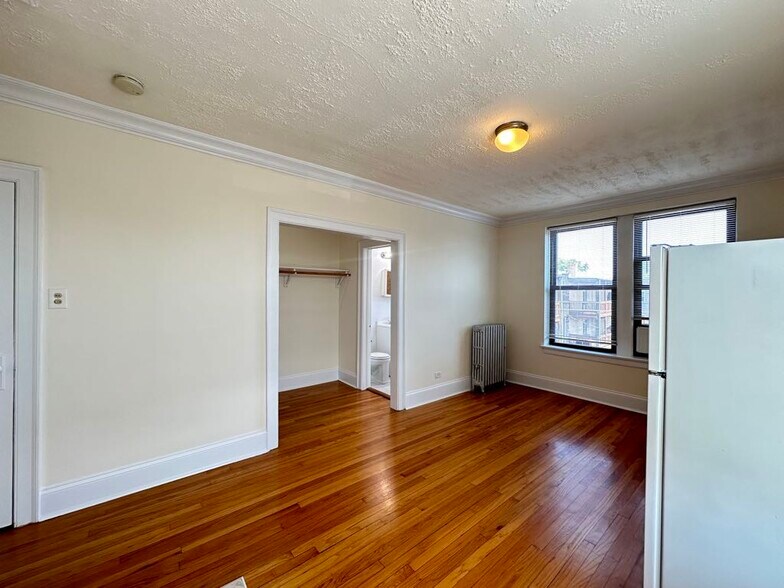 Building Photo - 2737 N Spaulding Ave