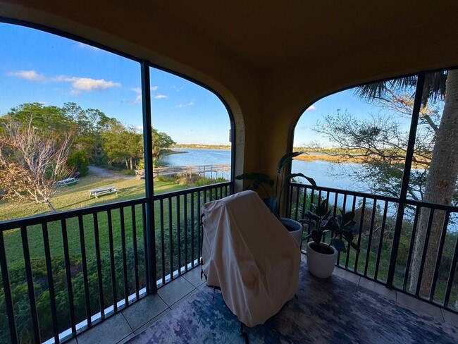 Building Photo - Gorgeous 3BD/2BA Waterfront Corner Unit in Gated Community!