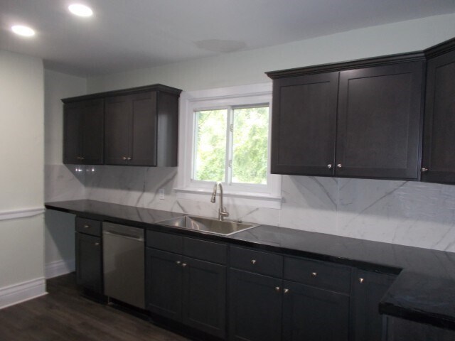 Building Photo - 41 Doran St