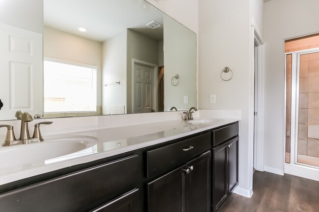 Building Photo - 7215 Victorville Dr
