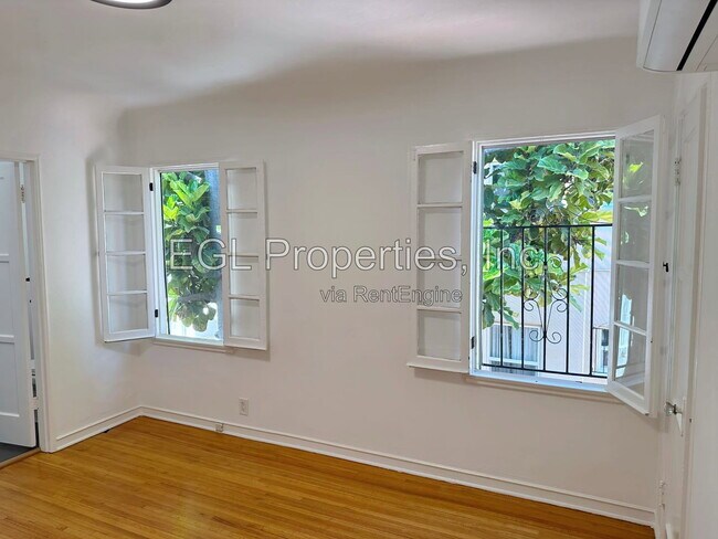 Building Photo - 1016 1/2 South Crescent Heights Boulevard
