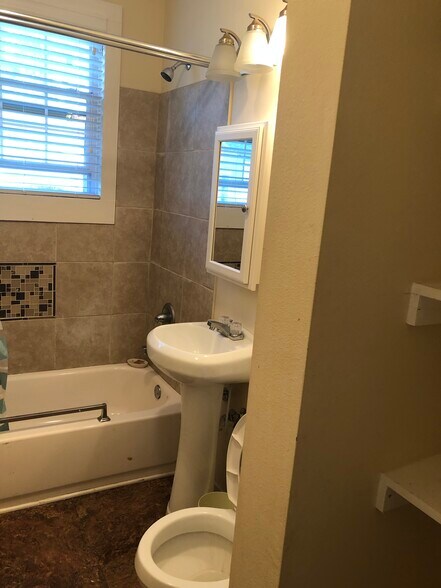 Building Photo - 564 Cotton St