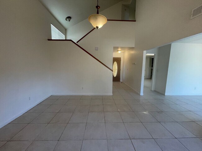 Building Photo - 581 Ledwith Ct