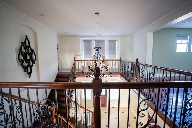 Building Photo - Exceptional estate Located In the highly desirable College Park Community.