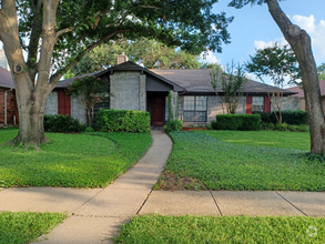 Building Photo - 629 Phillips Dr