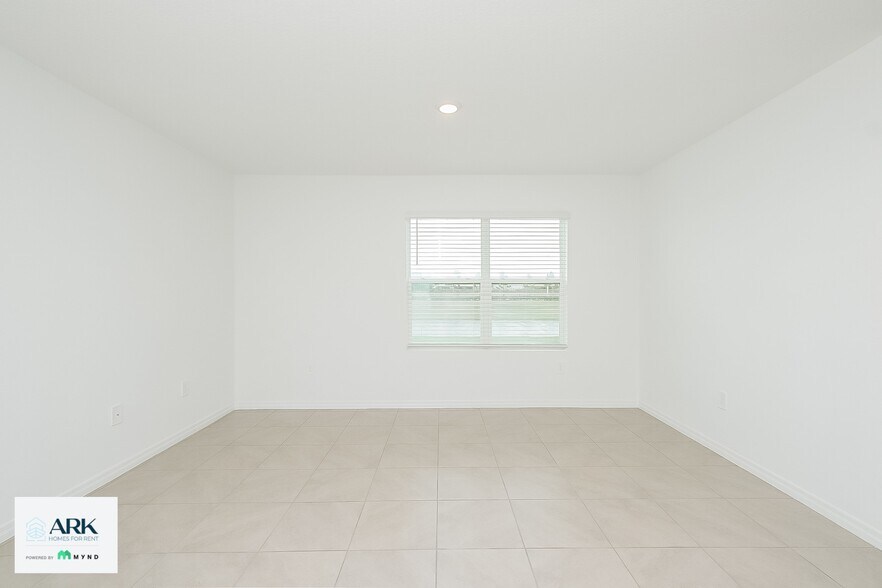 Building Photo - 17305 Reserva Dr