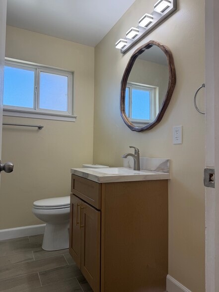 Building Photo - 545 Northlake Dr