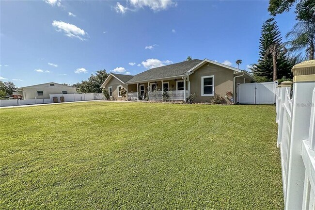 Building Photo - 5572 Myakka Ave