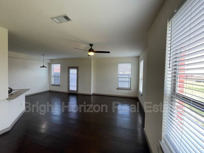 Building Photo - 3617 Valley Vista Dr