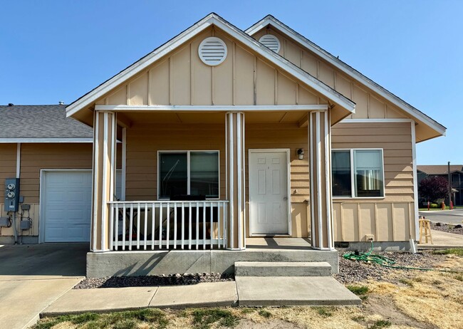 Building Photo - 2227 Jakob Ave