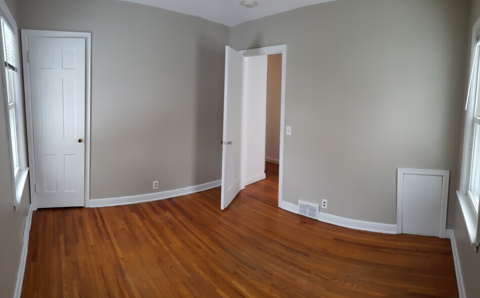 bedroom 2 - 4242 S 15th Ave