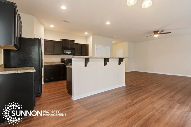 Building Photo - 3 Bed/2.5 Bath Home Close to Mountain Isla...