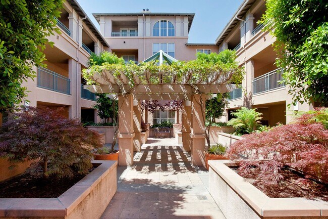 Building Photo - 1 Bedroom Condo for Rent at The Plaza