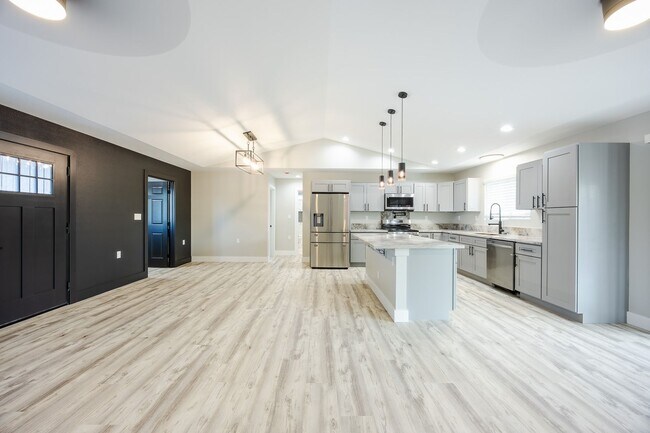 Building Photo - 3 Bedroom Unit in Keaau