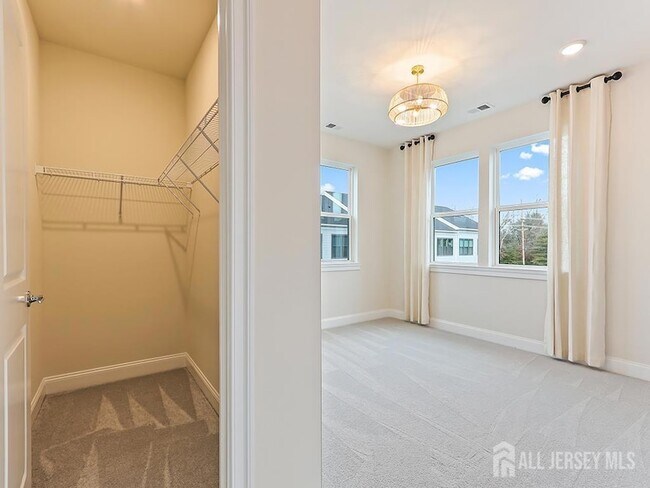 Building Photo - 715 Parker Blvd