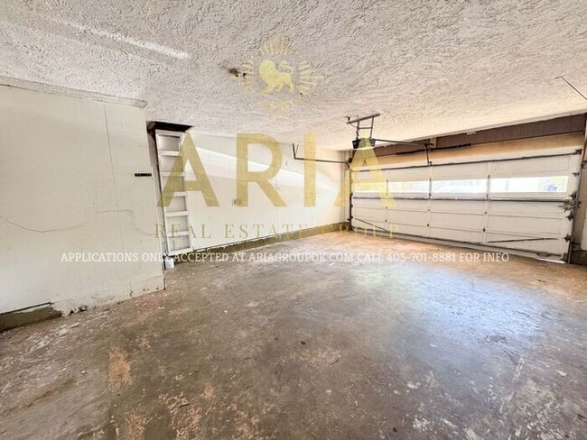 Building Photo - 4 Bed/1.5 Bath Single Family Home Availabl...