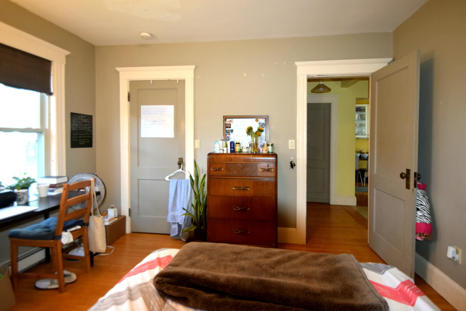 Large Bedroom (3rd) - 51 Russell Rd