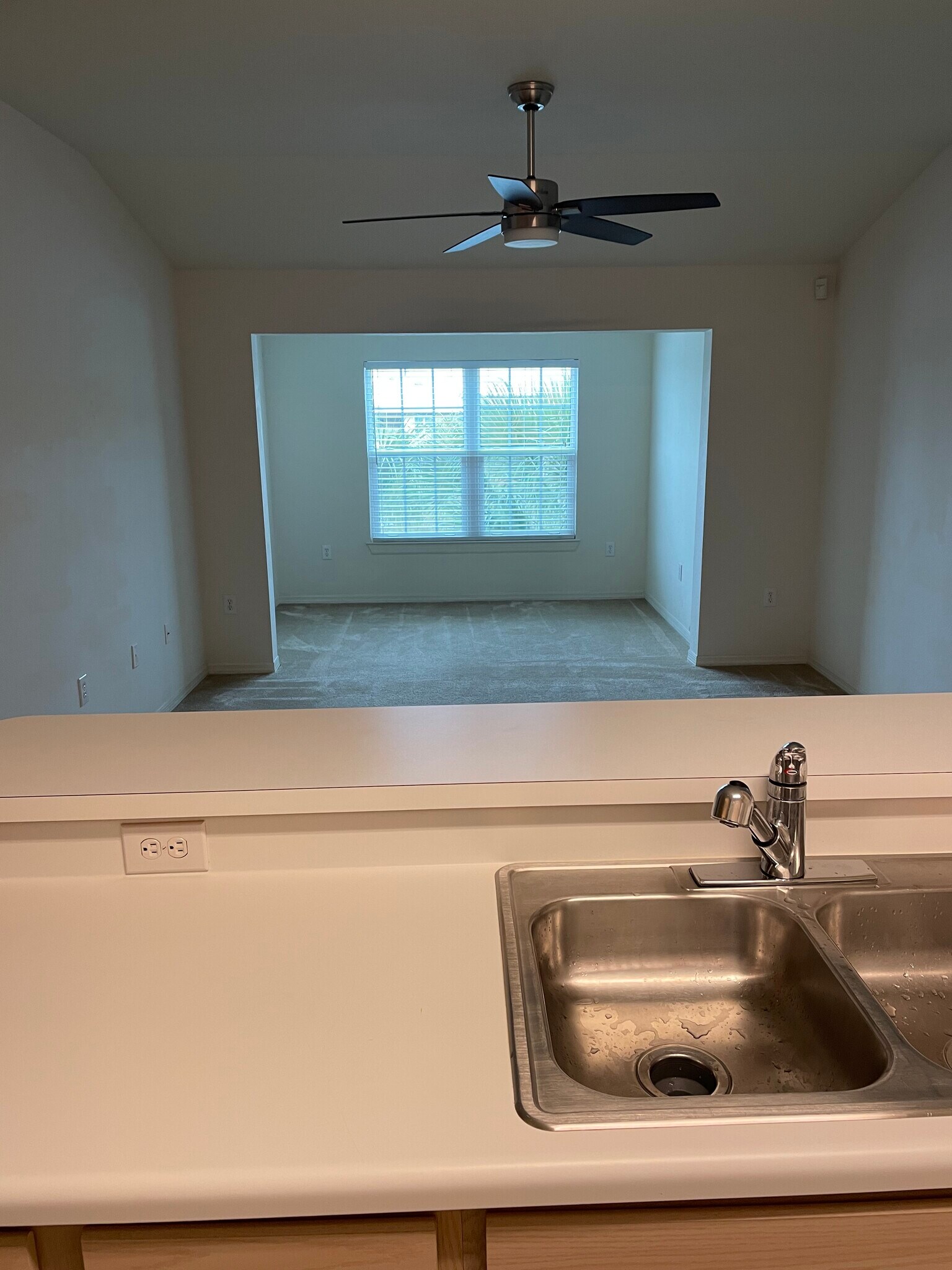 Building Photo - 5455 Vineland Rd