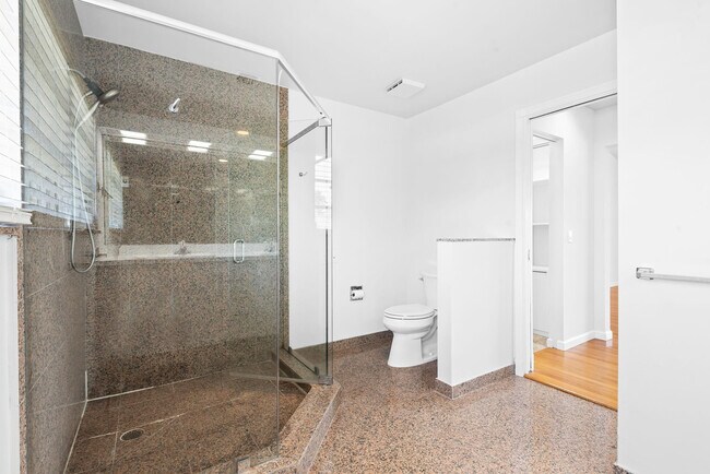 Building Photo - 2612 Marion Dr