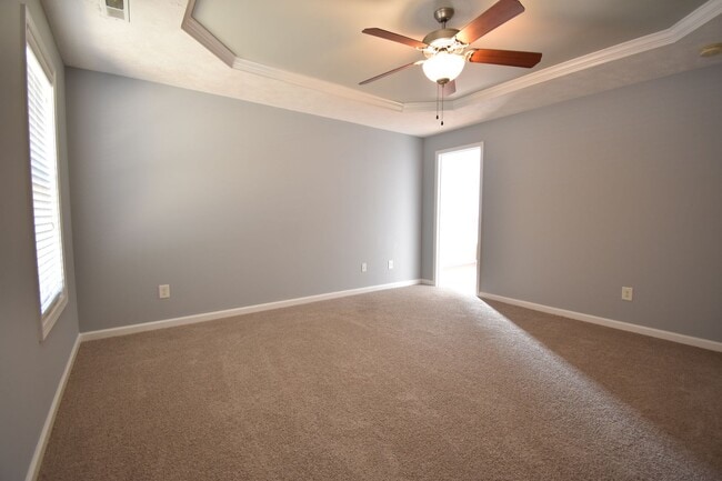 Building Photo - 3 BEDROOM 2 BATHROOM - PETS CONSIDERED