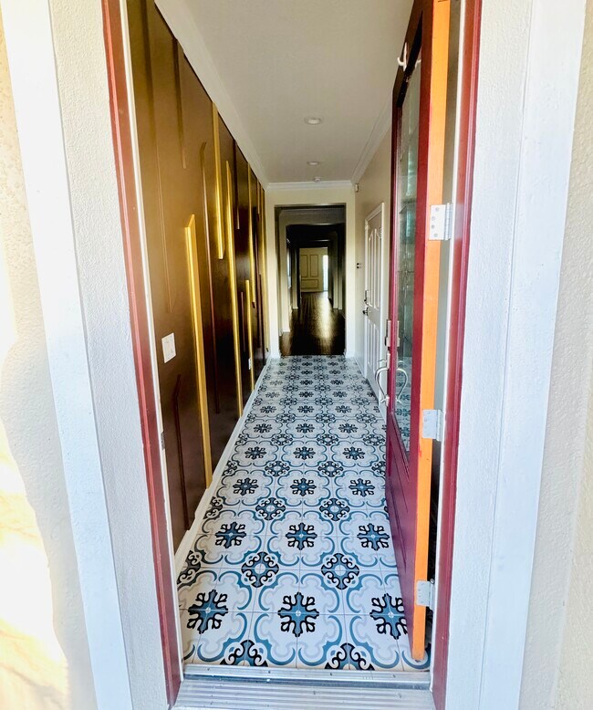 Building Photo - 519 Bottlebrush Loop