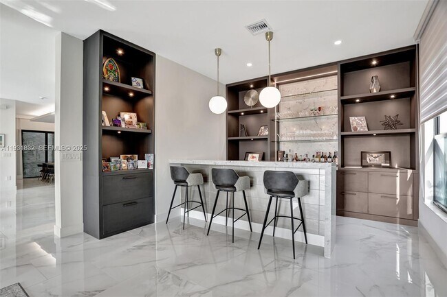 Building Photo - 17113 Aquavera Way