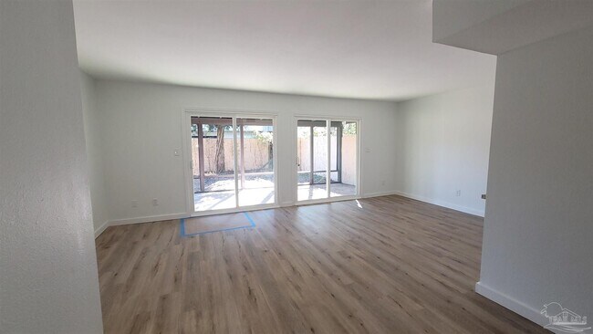 Building Photo - 846 Esconditas Pl