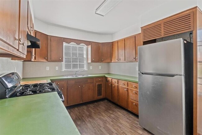 Building Photo - 449 10th St NW