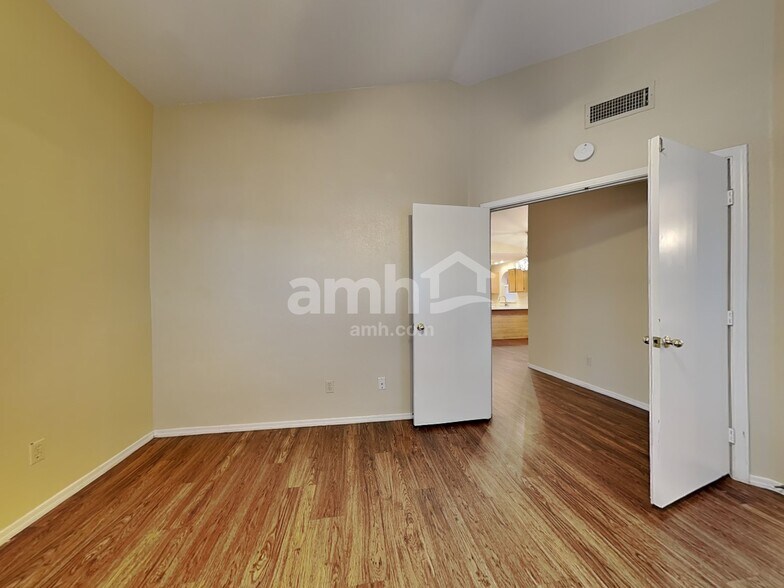 Building Photo - 4106 E Alder Ave