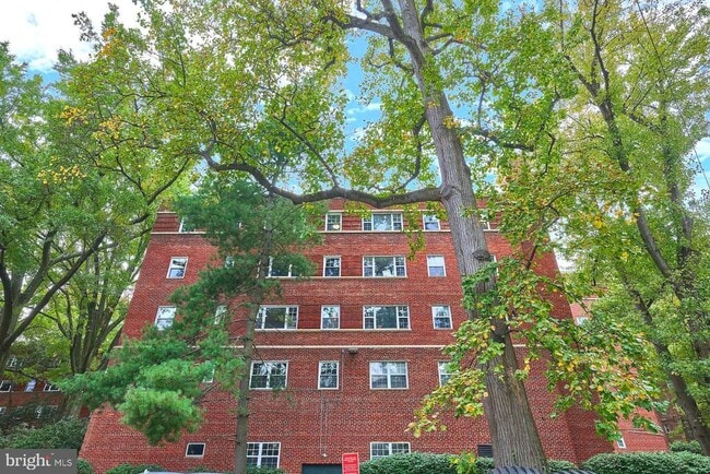Building Photo - 1322 Fort Myer Dr