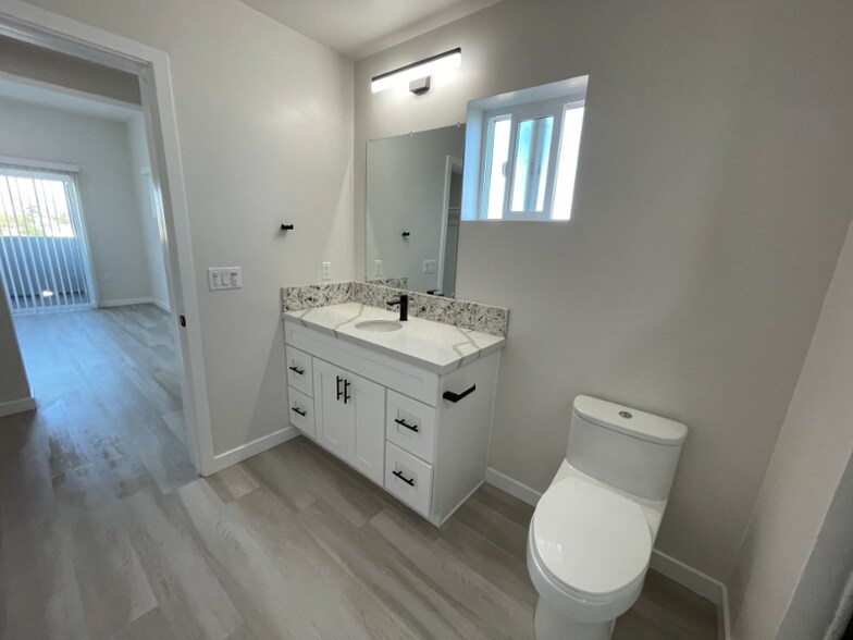 Building Photo - 2341 Ulric St