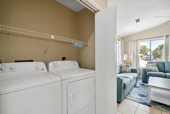 Building Photo - 5807 Sunset Ave