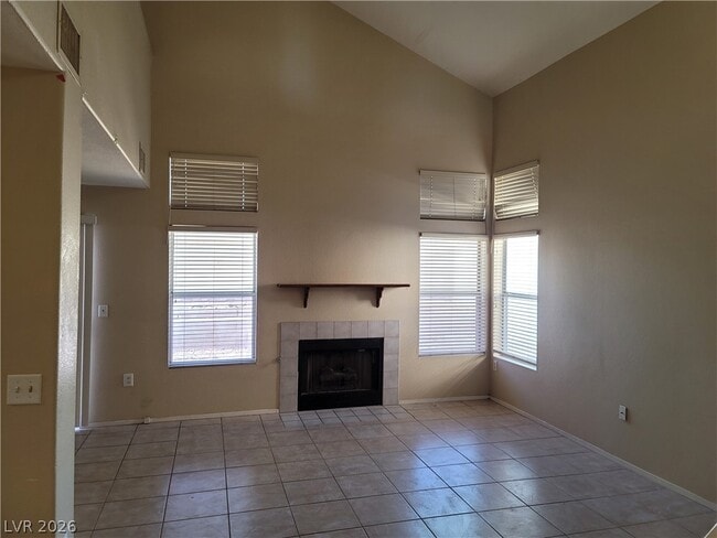 Building Photo - 253 Buckskin St