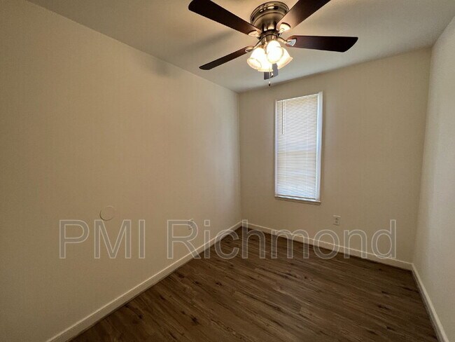 Building Photo - 307 Cedarwood Rd