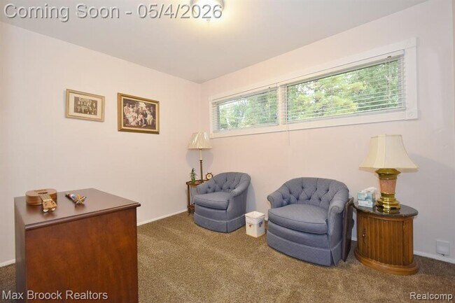 Building Photo - 2687 Heathfield Rd