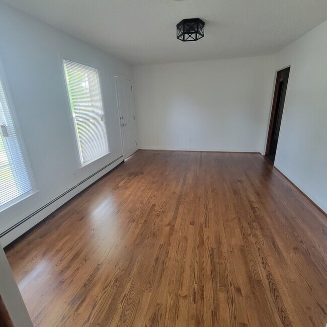 Building Photo - 216 Maxwell Dr