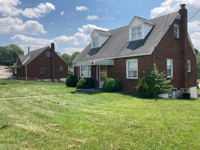 Building Photo - 1090 Clay Pike