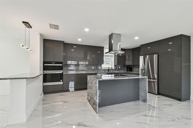 Building Photo - 8708 Thornwood Ln