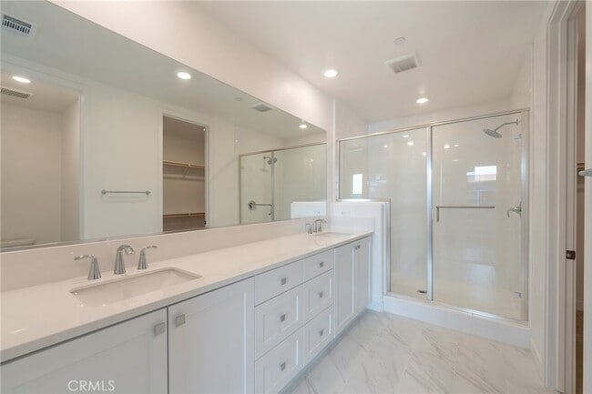 Building Photo - 121 Baluster