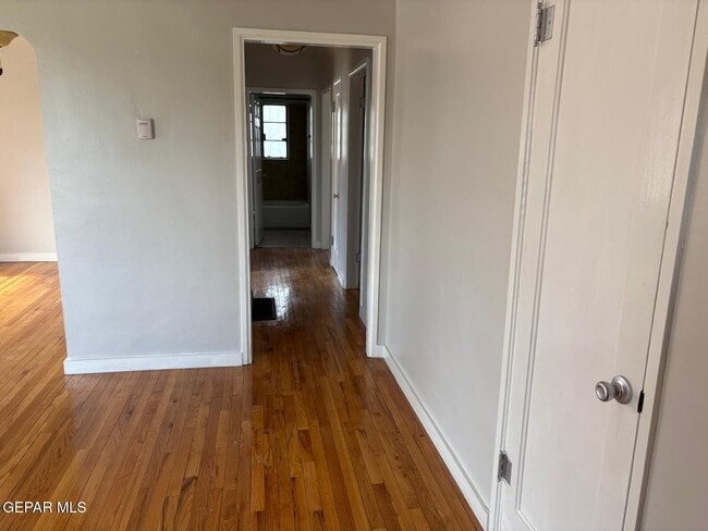 Building Photo - 3801 Mountain Ave