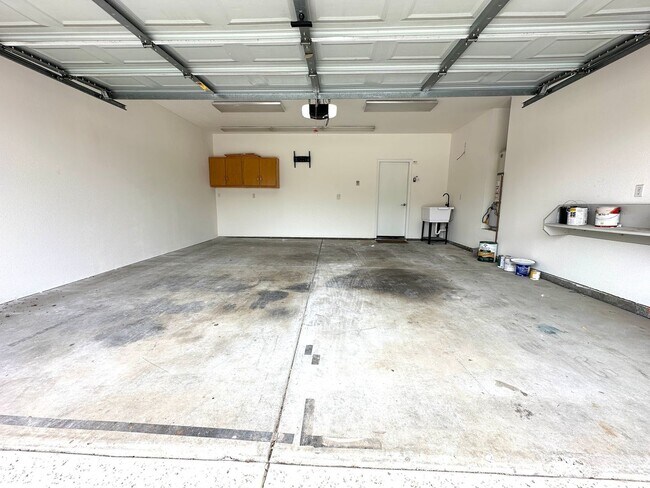 Building Photo - Beautiful 3-bedroom home in the heart of Manteca