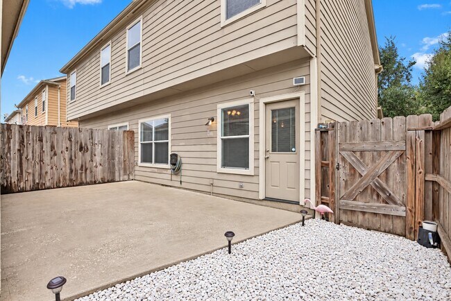 Building Photo - 23815 Pebworth Pl