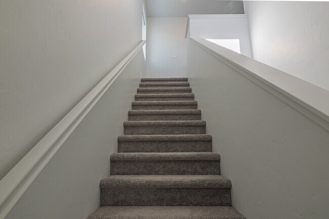 Building Photo - "READY NOW! 3-Bed PLUS Office-Townhouse Retreat in Eagle, ID – Spacious Living with 2.5 Baths!"