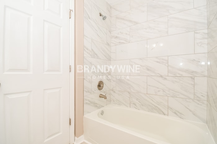 Building Photo - 11856 Lake Bend Cir