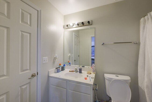 Building Photo - Luxurious Single Family Home in Emerald Farm