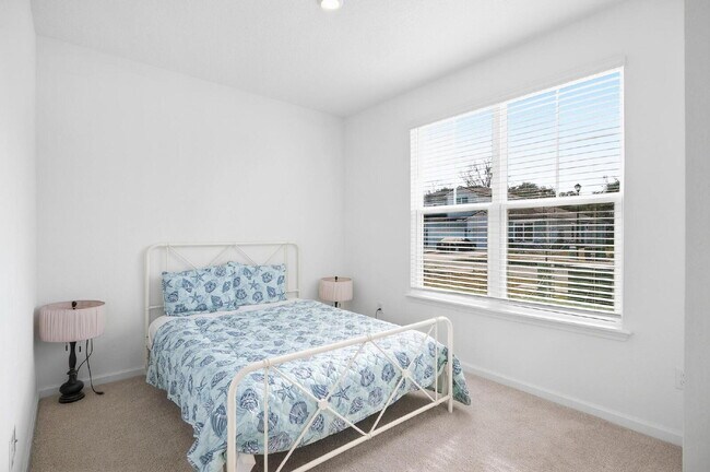 Building Photo - NEW TOWNHOME