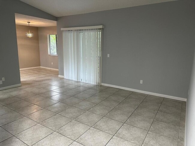 Building Photo - 44 N Fairfax Ave