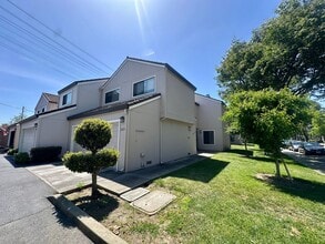Building Photo - 2435 South Dr