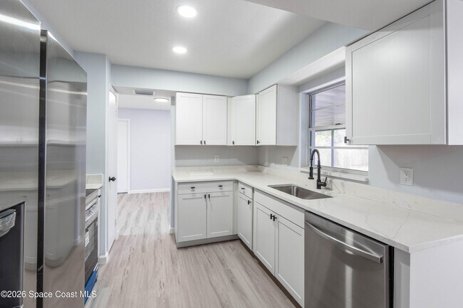 Building Photo - 306 Harvey Ave NE
